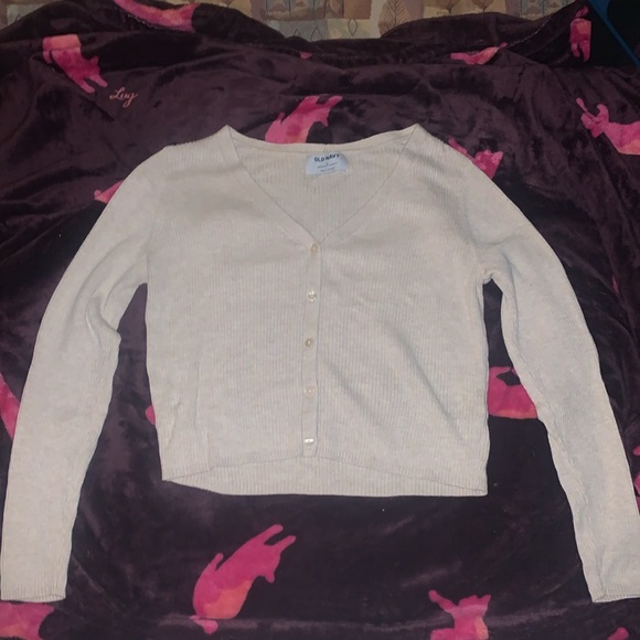 Long sleeve v neck with button - Picture 2 of 3